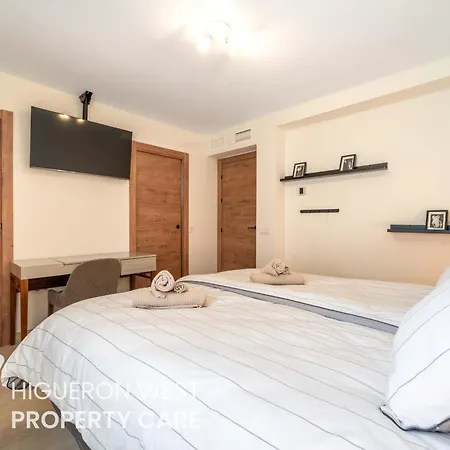 Casa Niza - 3-bedroom Beachfront Apartment, Carvajal Beach, *