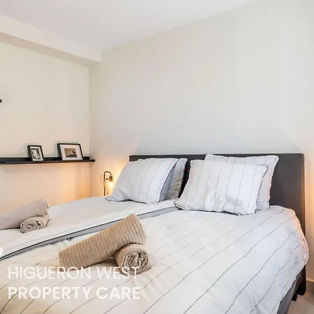 Casa Niza - 3-bedroom Beachfront Apartment, Carvajal Beach, * Fuengirola