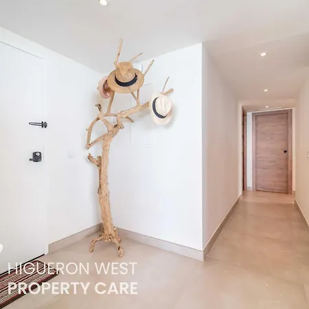 Casa Niza - 3-bedroom Beachfront Apartment, Carvajal Beach, Appartamento