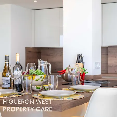 Casa Niza - 3-bedroom Beachfront Apartment, Carvajal Beach, * Fuengirola