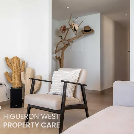 Casa Niza - 3-bedroom Beachfront Apartment, Carvajal Beach, Appartamento